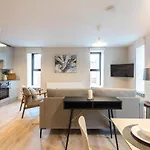 3rd Floor Stylish 2-bed * ドロイダ