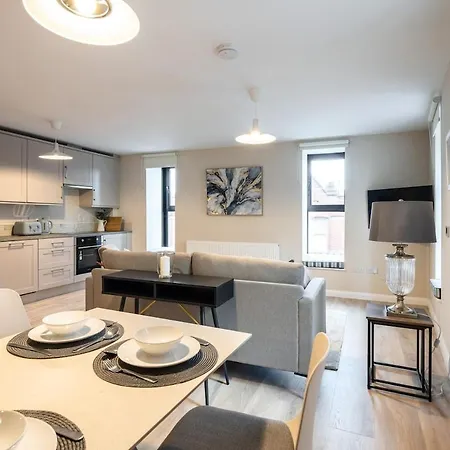 3rd Floor Stylish 2-bed Дроэда