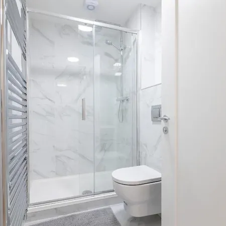 3rd Floor Stylish 2-bed Апартаменты *