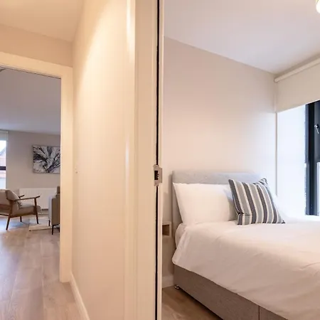 3rd Floor Stylish 2-bed *