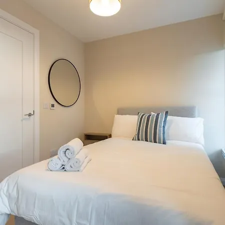 3rd Floor Stylish 2-bed