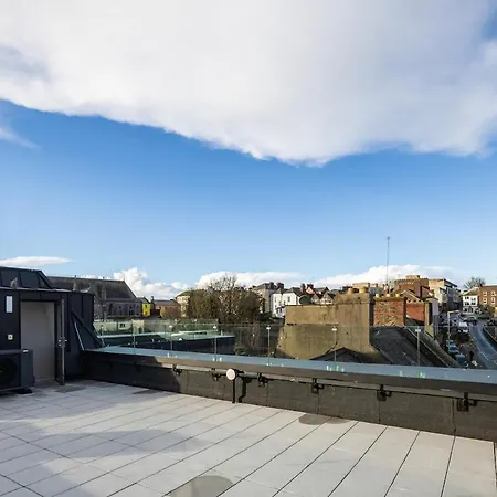 3rd Floor Stylish 2-bed