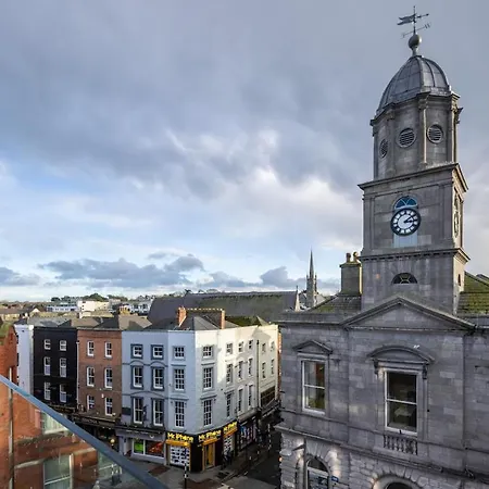 3rd Floor Stylish 2-bed