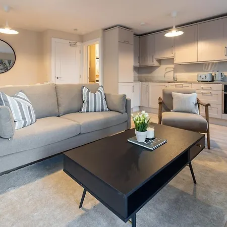 3rd Floor Stylish 2-bed アパート *