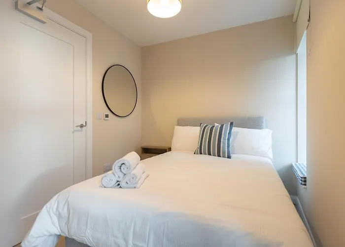 3rd Floor Stylish 2-bed