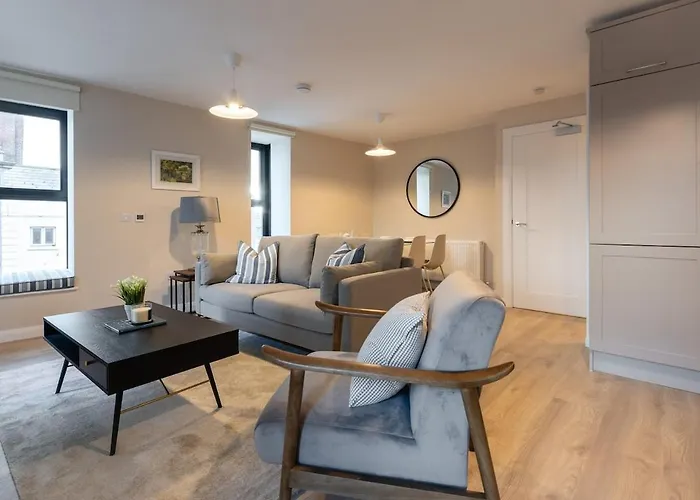 3rd Floor Stylish 2-bed * ドロイダ