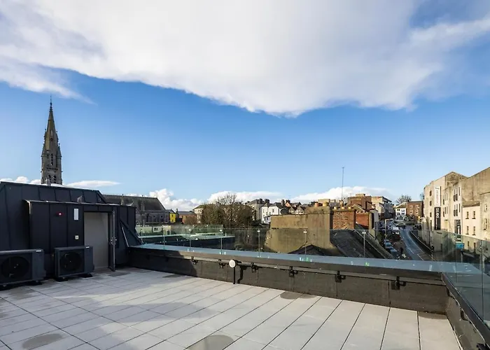 3rd Floor Stylish 2-bed